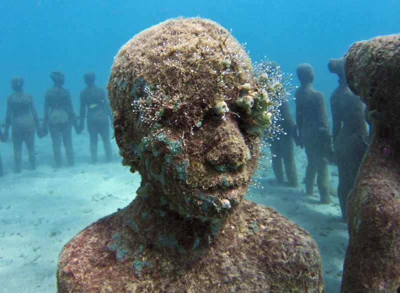Illustration for article titled The Astonishing Treasures of Underwater Art Galleries